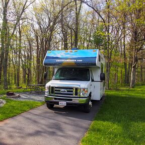 Der C25 Camper von Cruise America auf einem Campground im Shenandoah Nationalpark in Virginia