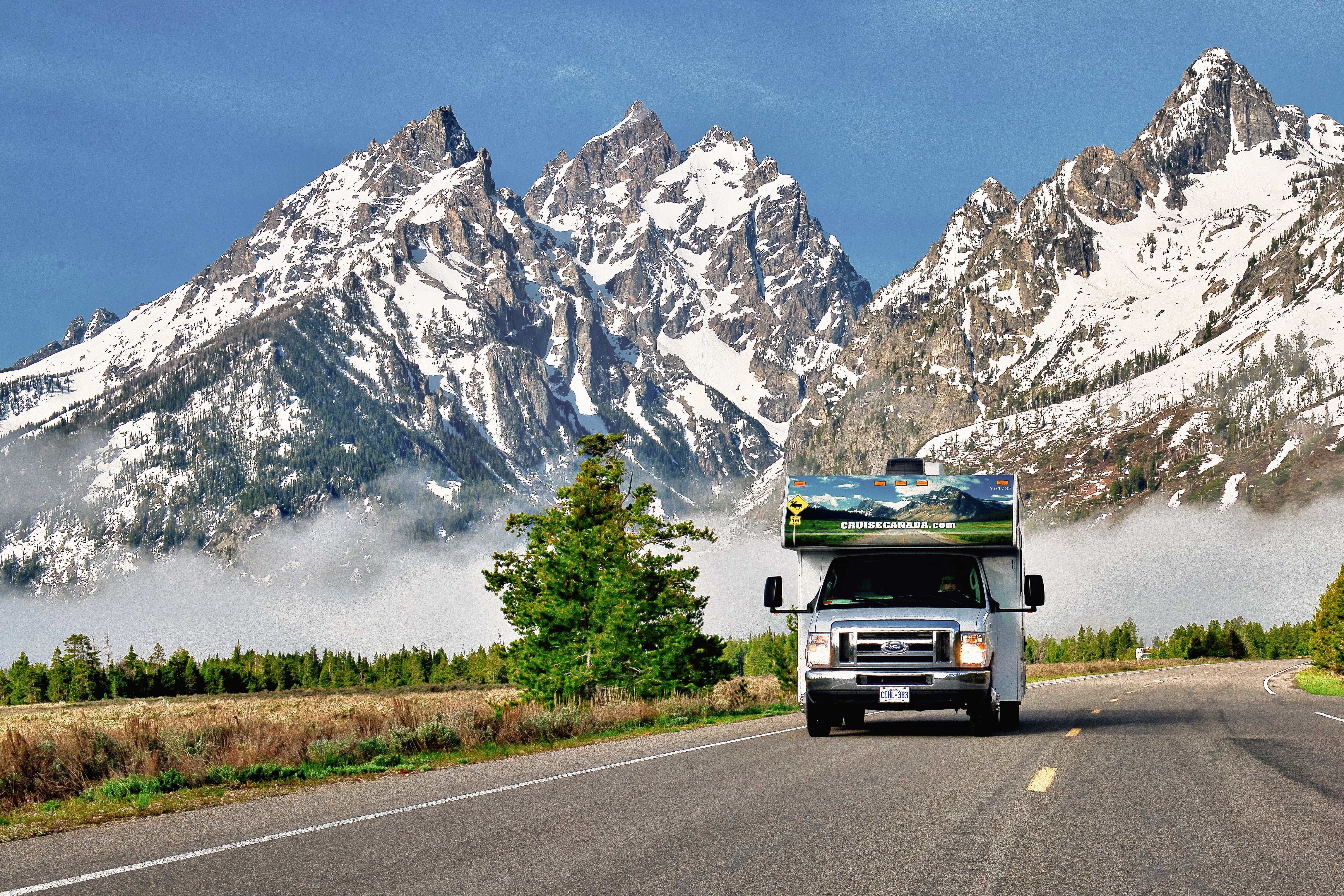 Mit dem Camper C25 von Cruise America den Teton-National-Park in Wyoming erkunden