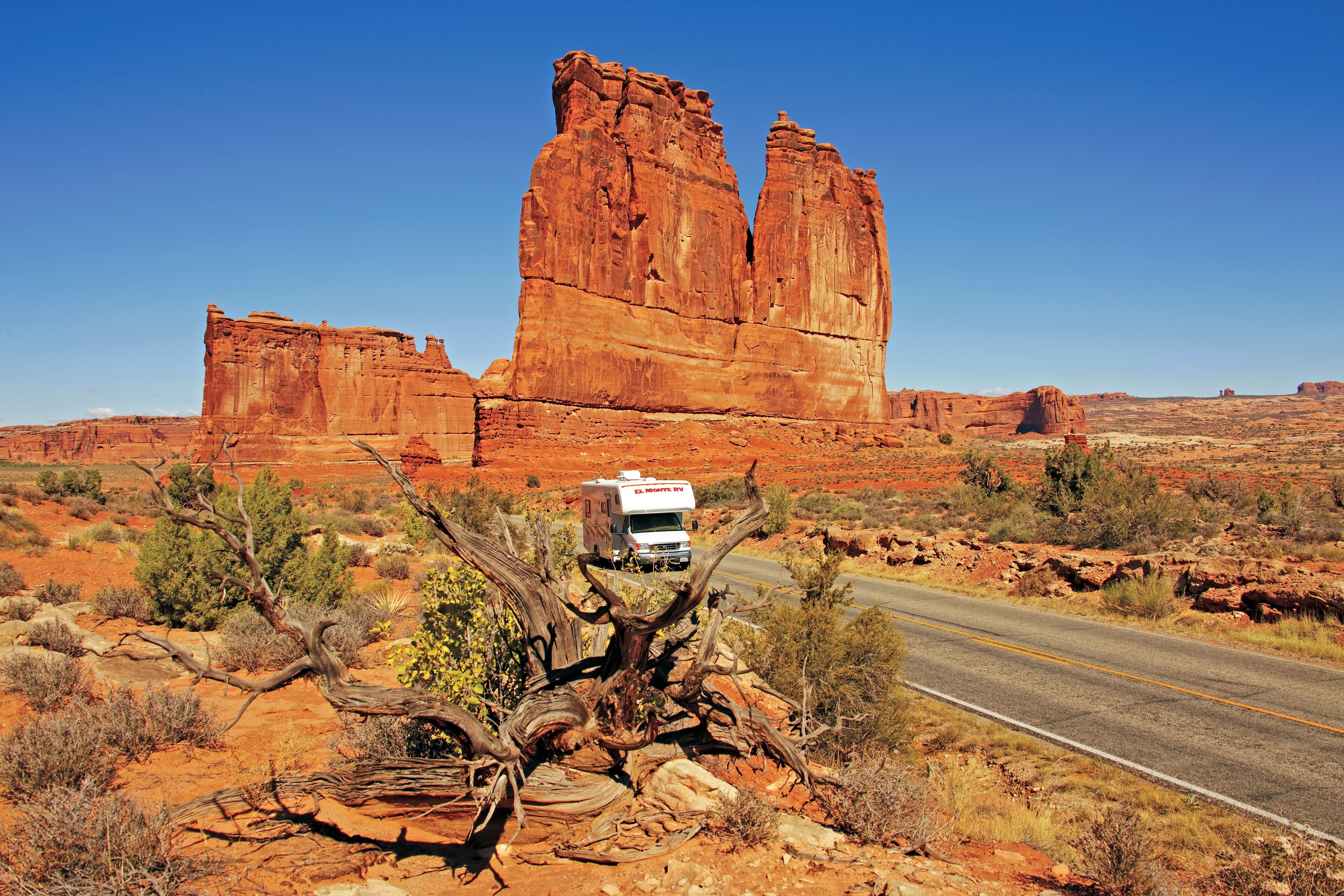 Camper in eindrucksvoller Landschaft