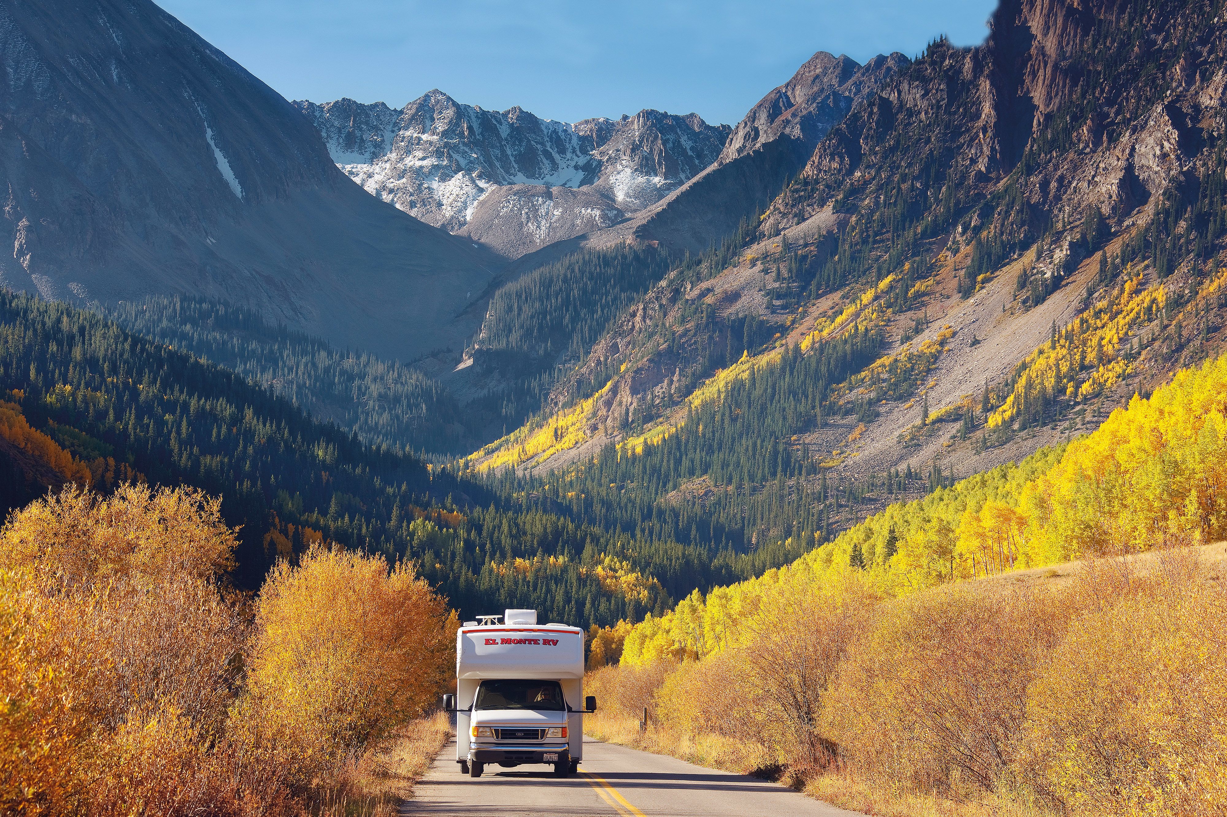 Camper von El Monte RV unterwegs in Colorado