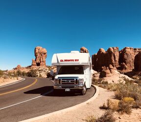 Ein Wohnmobil von El Monte RV unterwegs im Südwesten der USA