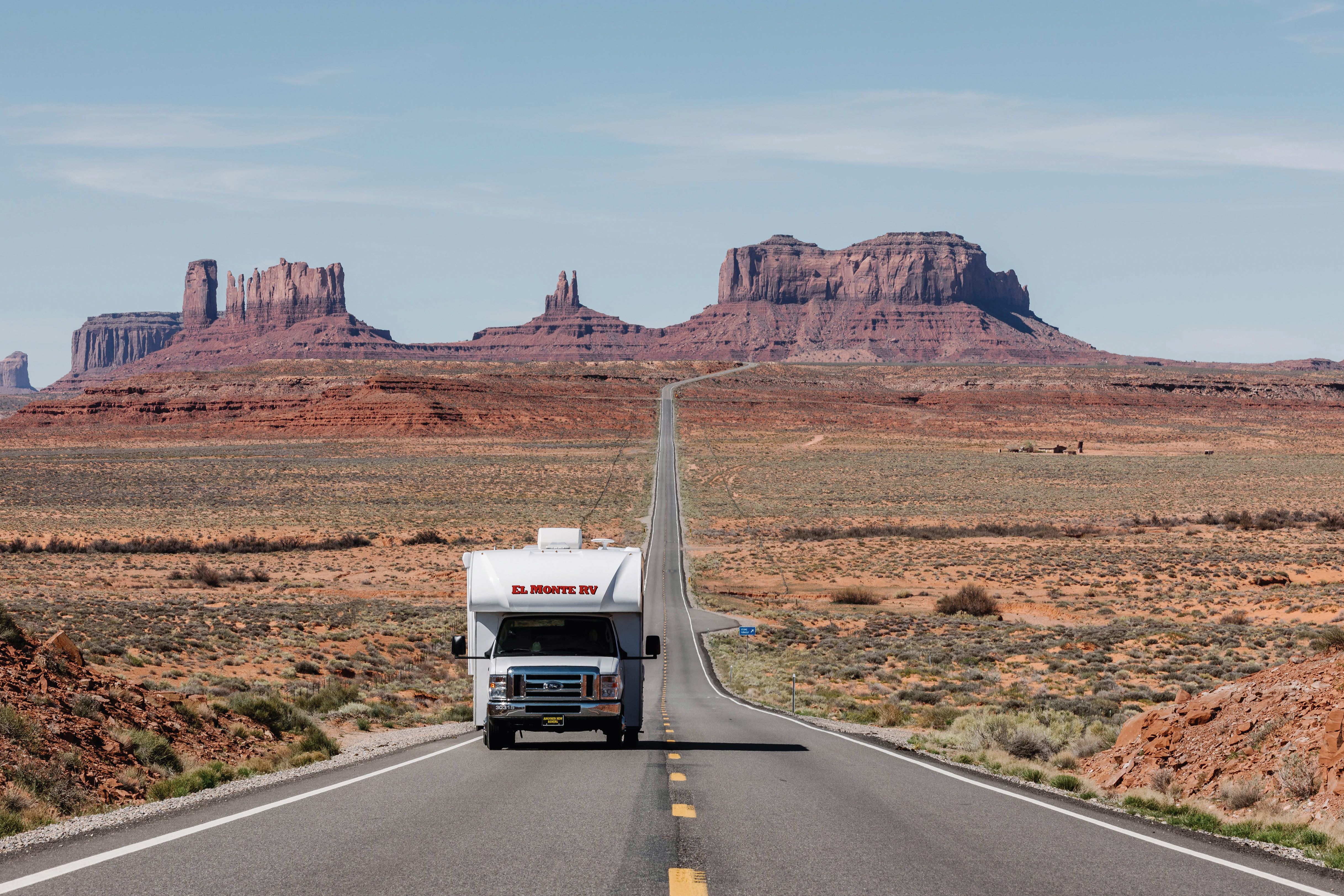 Mit dem Camper C25 von El Monte RV durch das Monument Valley