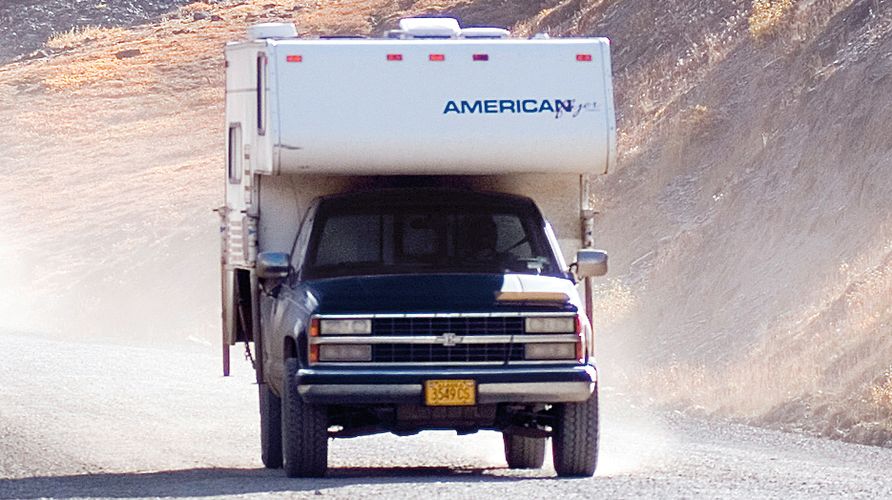 Truck Camper auf Strasse