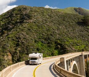 Unterwegs auf dem Highway 1 in Kalifornien an der Bixby Bridge