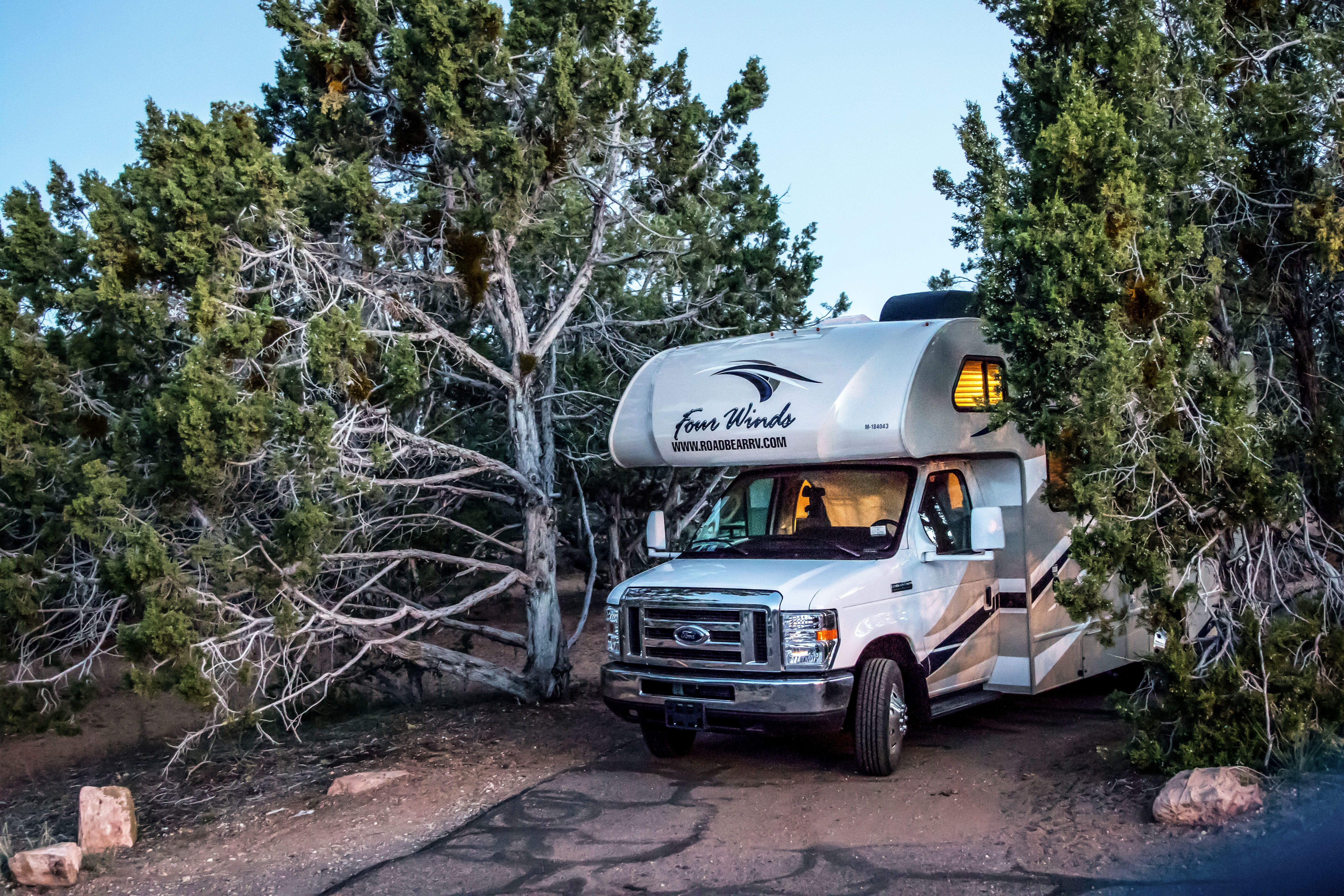 Ein Motorhome C 23-26 von Road Bear im Coral Pink Sand Dunes State Park