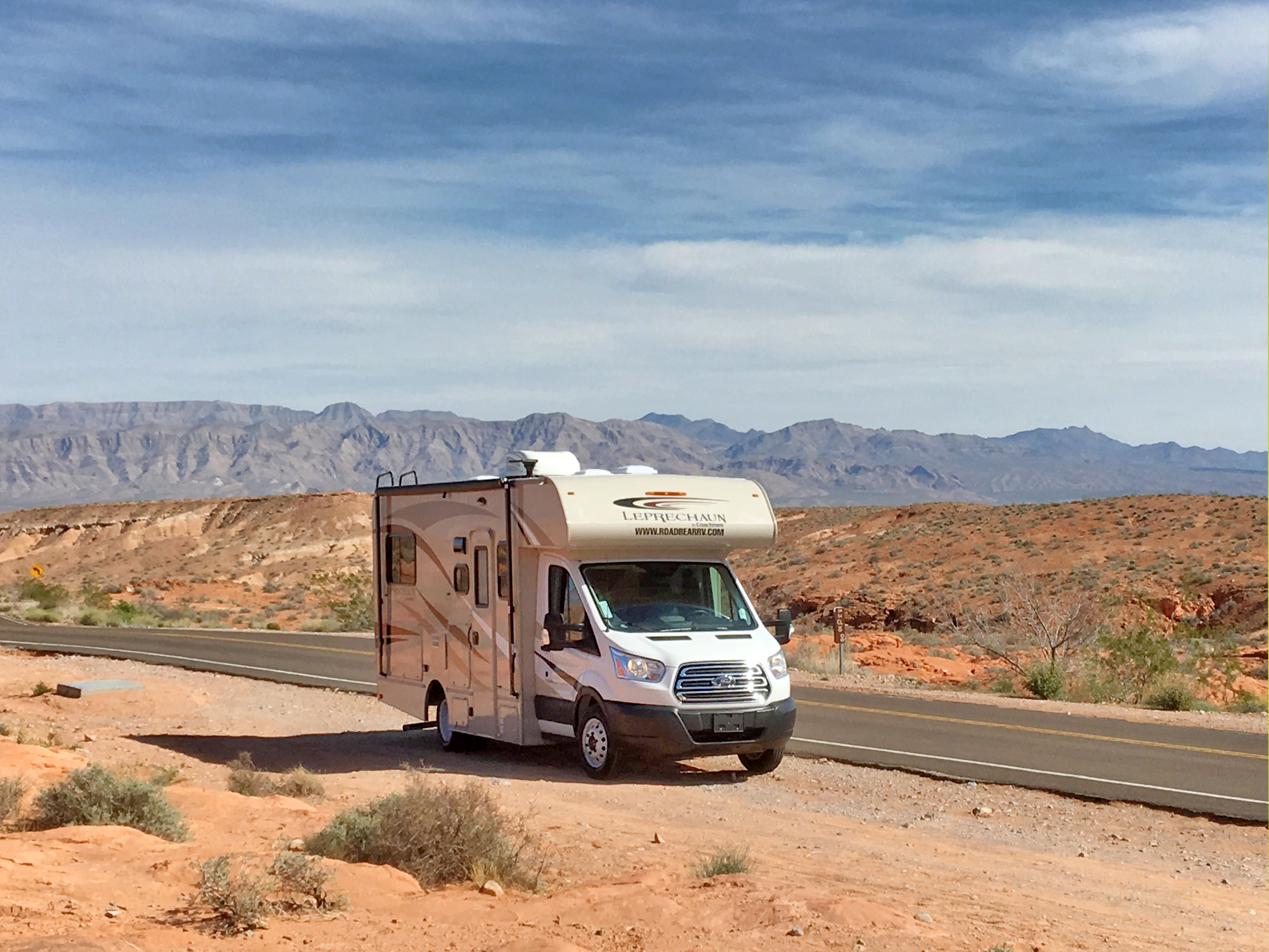 Road Bear Motorhome C 20-23 im Death Valley Nationalpark, Kalifornien