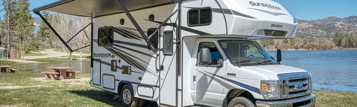 Wohnmobile USA, Road Bear RV: Motorhome C 23-25 | CANUSA