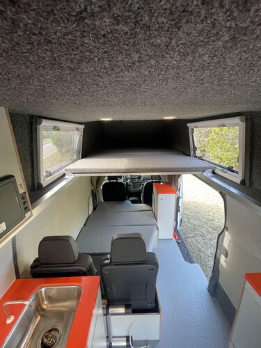 Die Betten im Hi5 Campervan von Travellers Autobarn