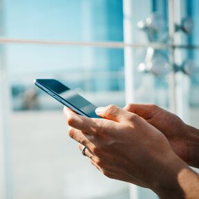 Von einem Smartphone aus eine SMS verschicken