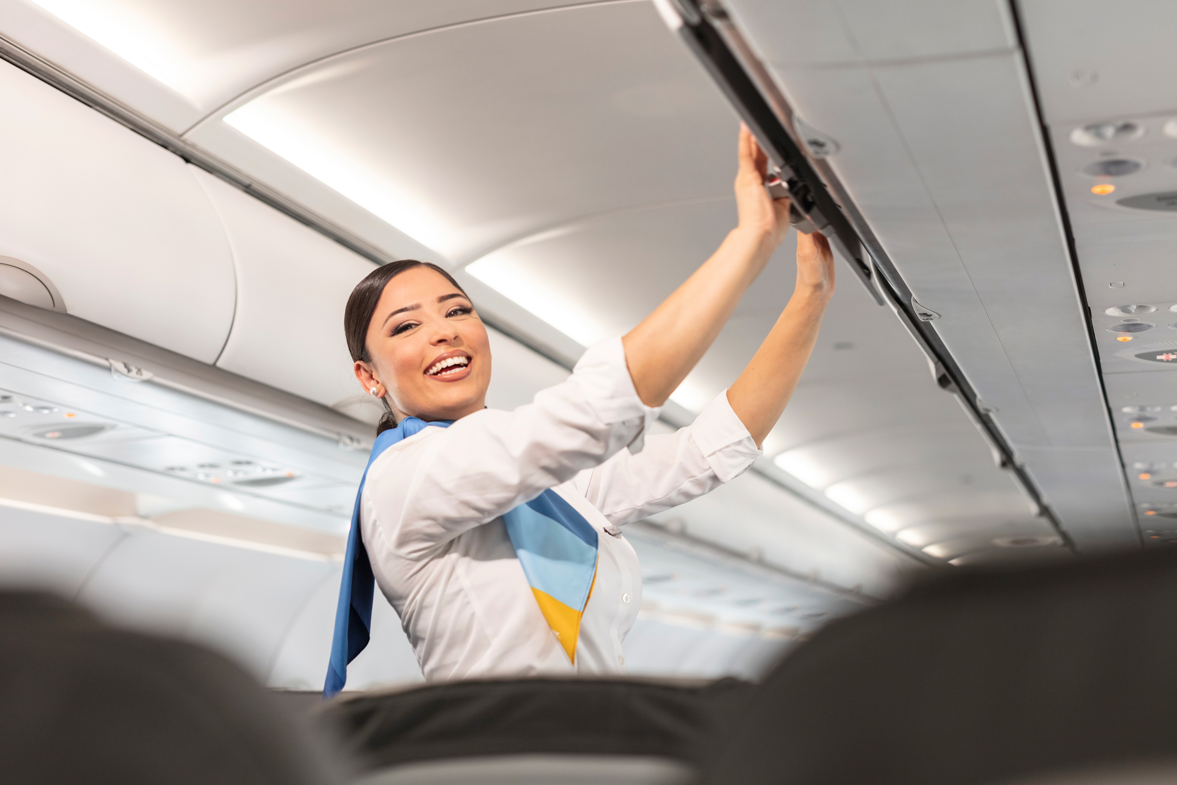 Crewmitglied an Bord des A320 von Discover Airlines