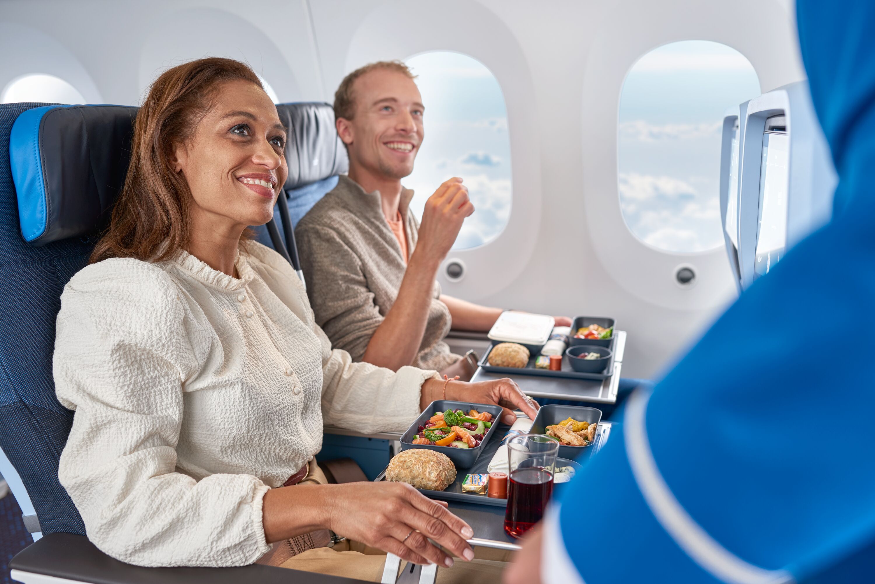 Essenszeit in der Reiseklasse KLM Premium Komfort