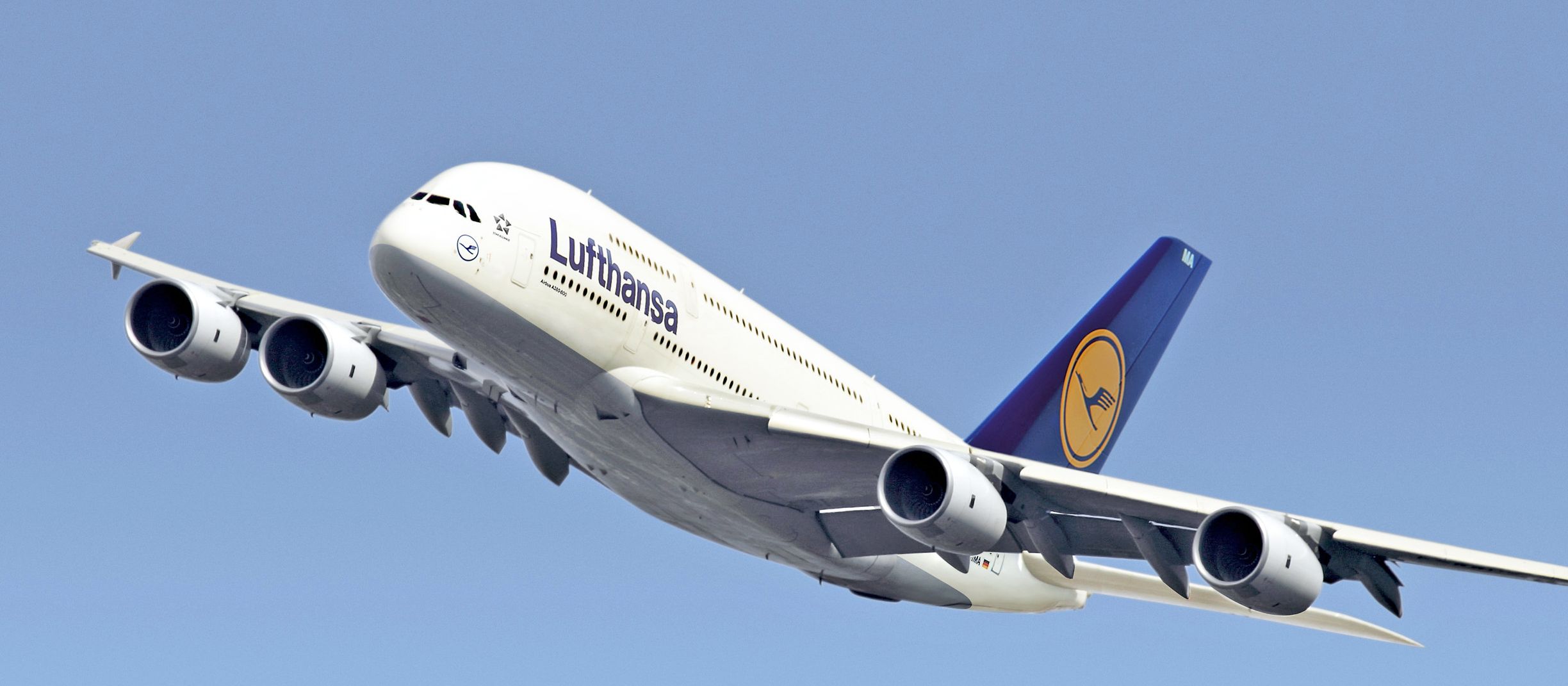 Lufthansa Airbus A380 im Flug