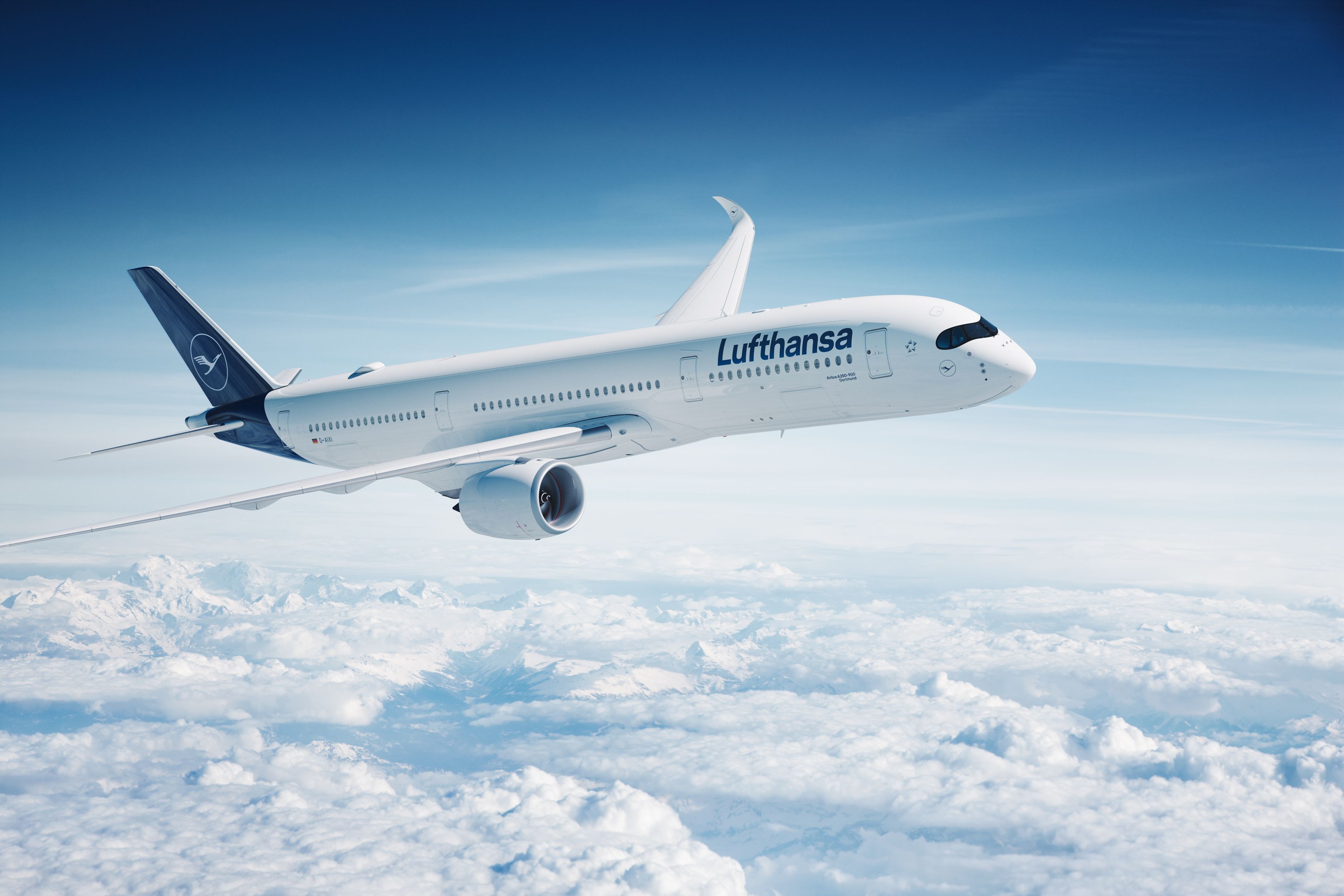 Ein Lufthansa Airbus A350 hoch über den Wolken