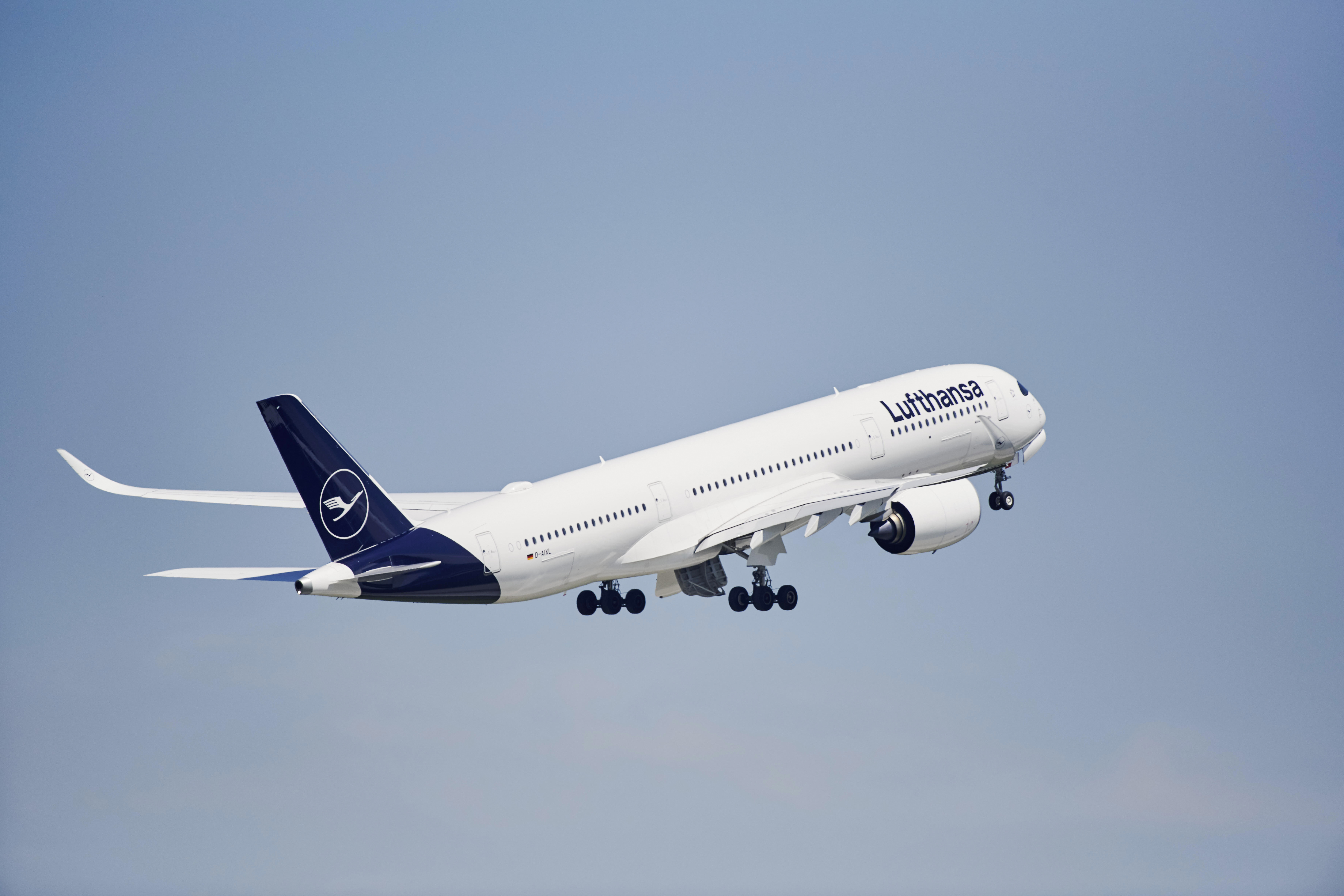 Lufthansa Airbus 350 in der Luft