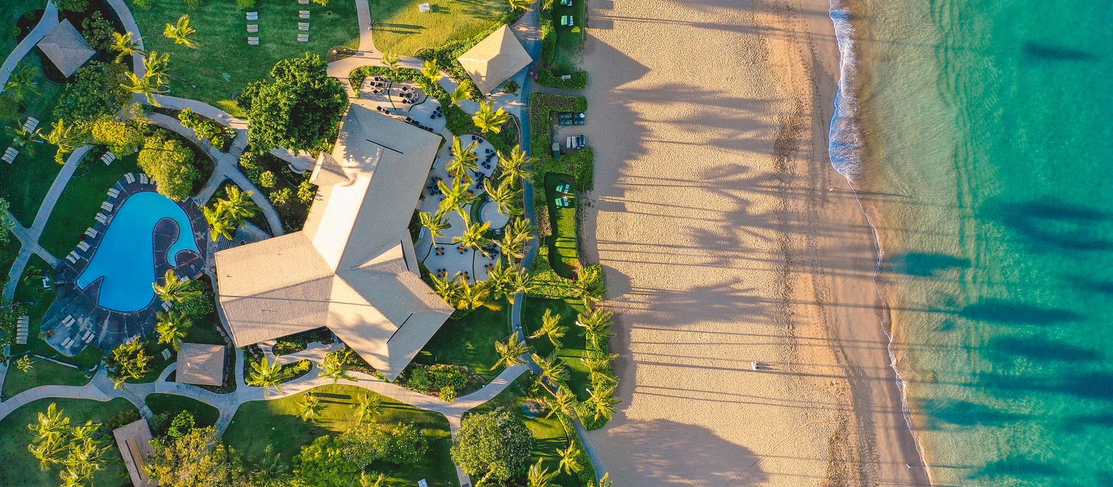 Blick aus der Vogelperspektive auf das Ka'anapali Beach Hotel auf Maui