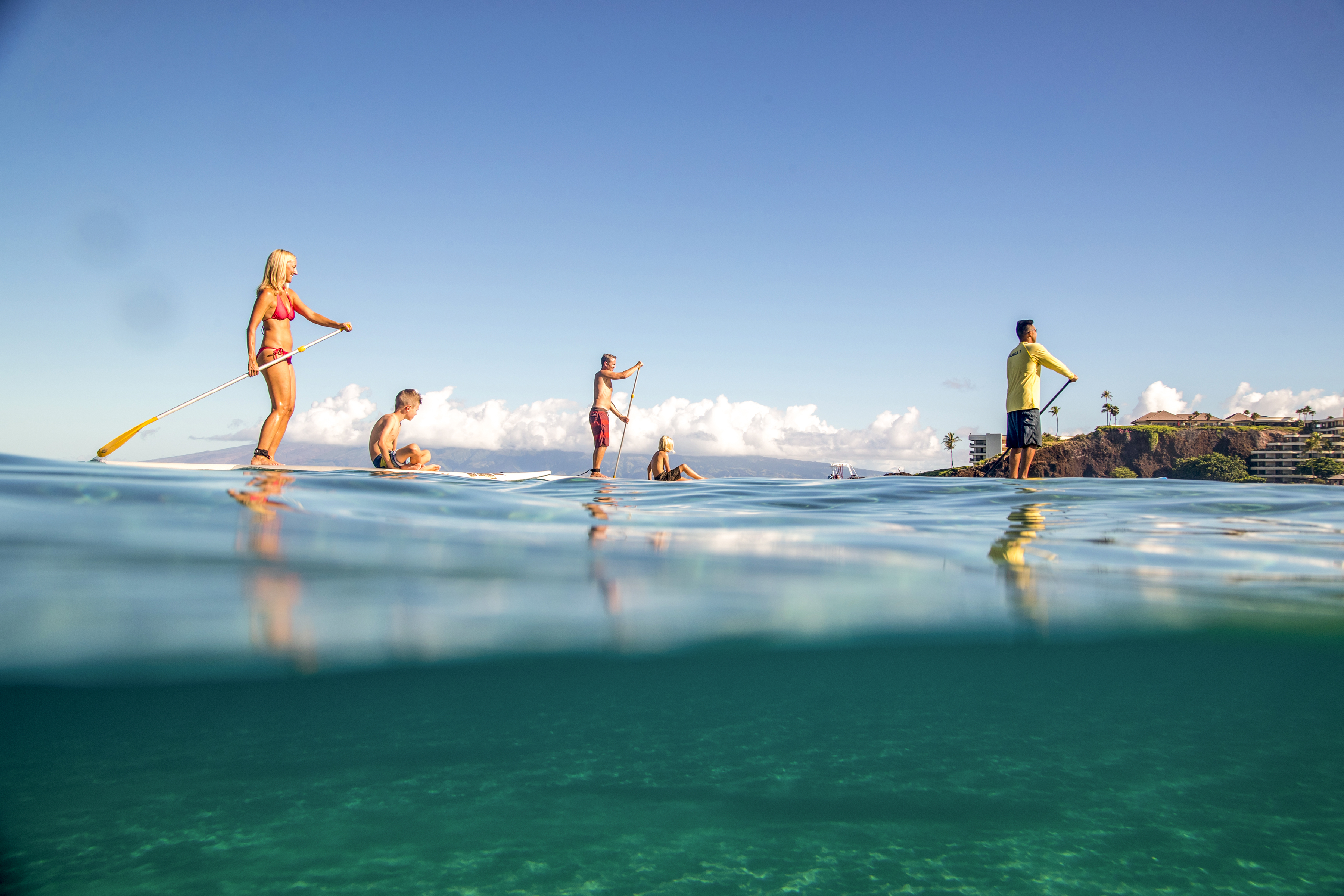 Spass mit dem SUP im Hale Huakai Ocean Center des Ka'anapali Beach Hotels auf Maui