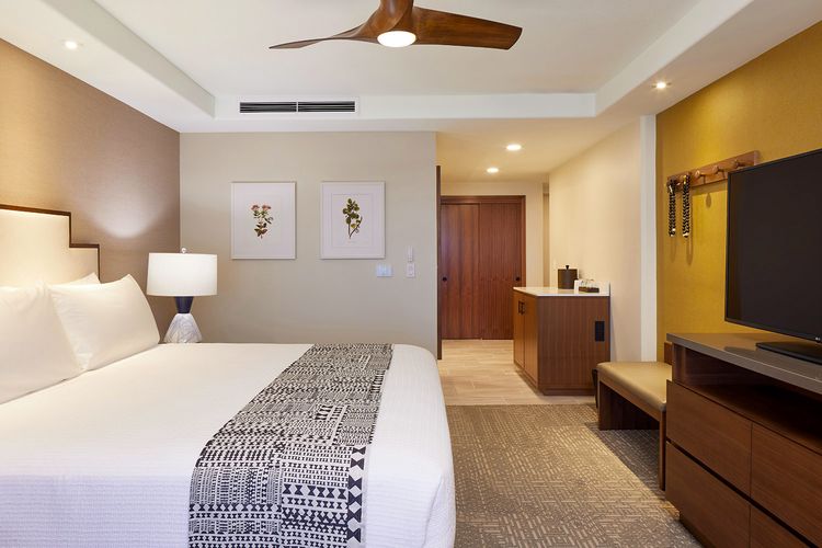 Ein Premium Room mit Doppelbett im Ka'anapali Beach Hotel auf Maui