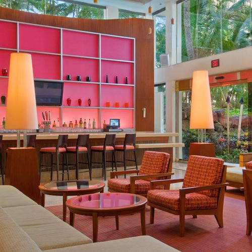 Hilton Waikiki Beach Lounge