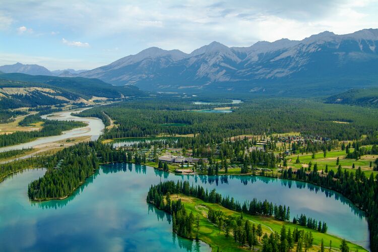 Blick auf die Fairmont Jasper Park Lodge