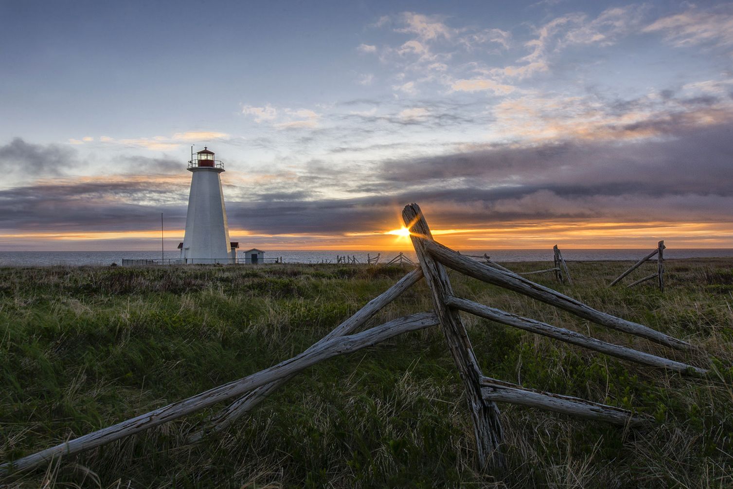 Toller Sonnenuntergang an der KÃ¼ste des Cape Anguille Lighthouse Inn