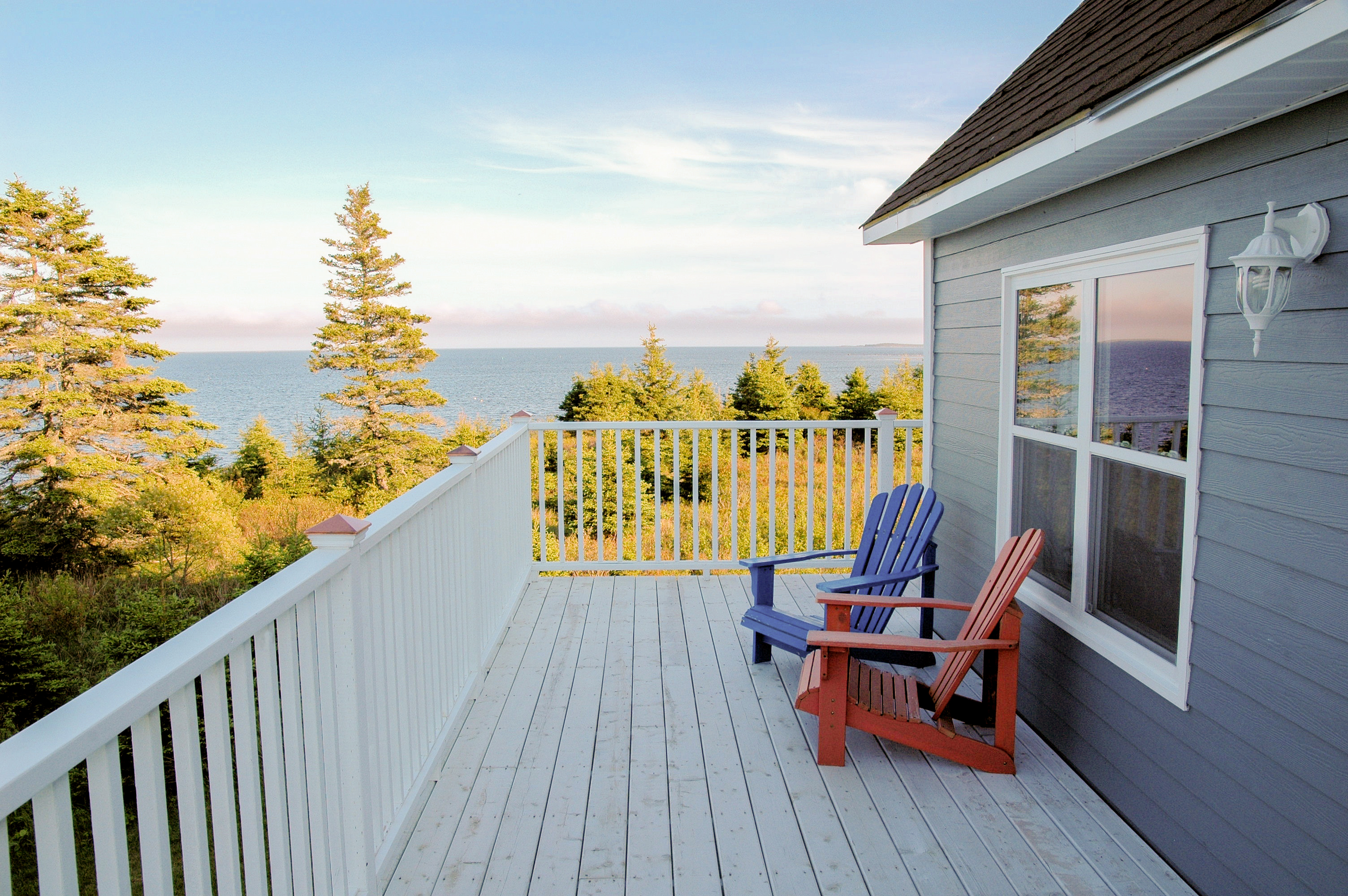 Die Terrasse des Seawind Landing Country Inns in Nova Scotia