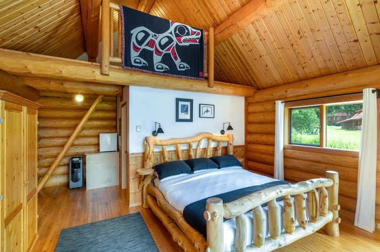 Das Grizzly Chalet der Tweedsmuir Park Lodge in Bella Coola im Cariboo Chilcotin, British Columbia Das Grizzly Chalet der Tweedsmuir Park Lodge in Bella Coola im Cariboo Chilcotin, British Columbia