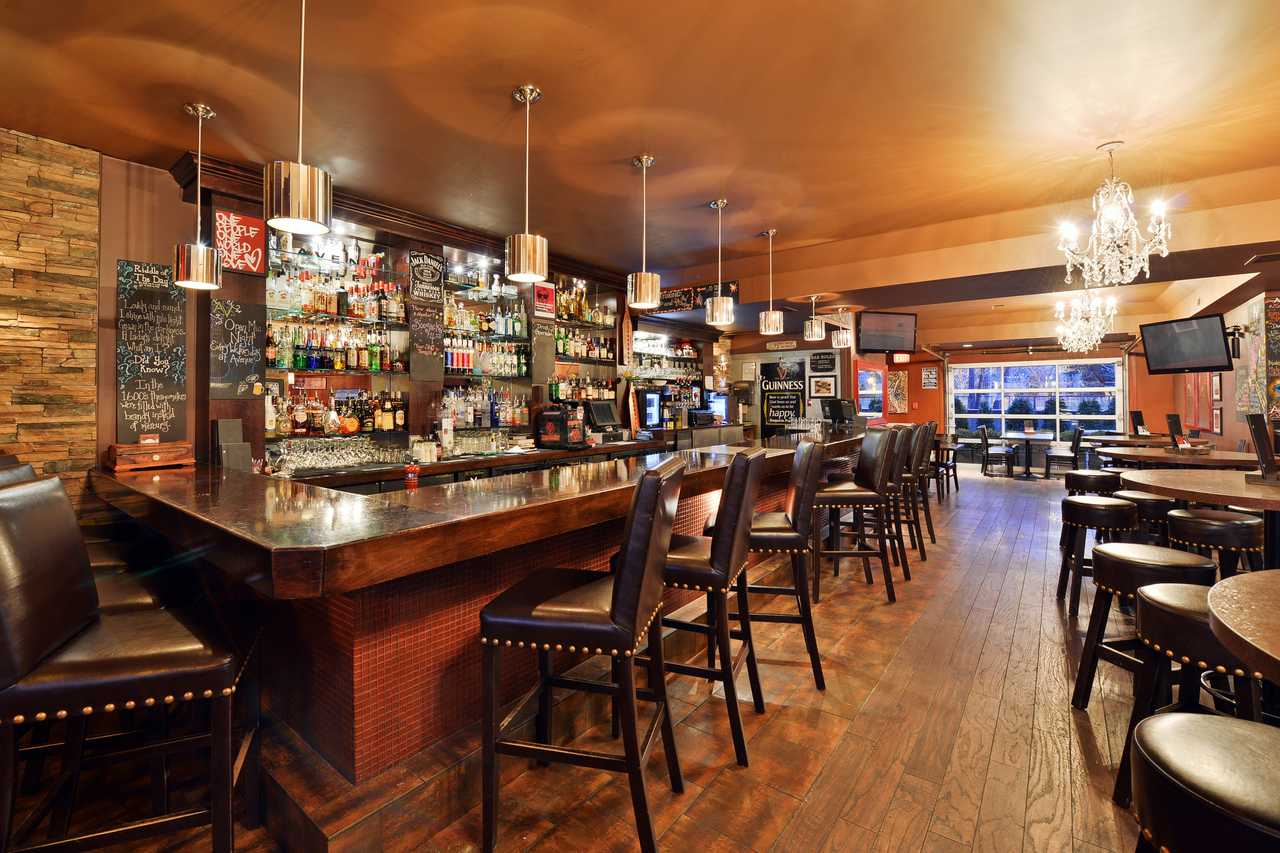 Hotel, British Columbia Prestige Beach House Kelowna CANUSA