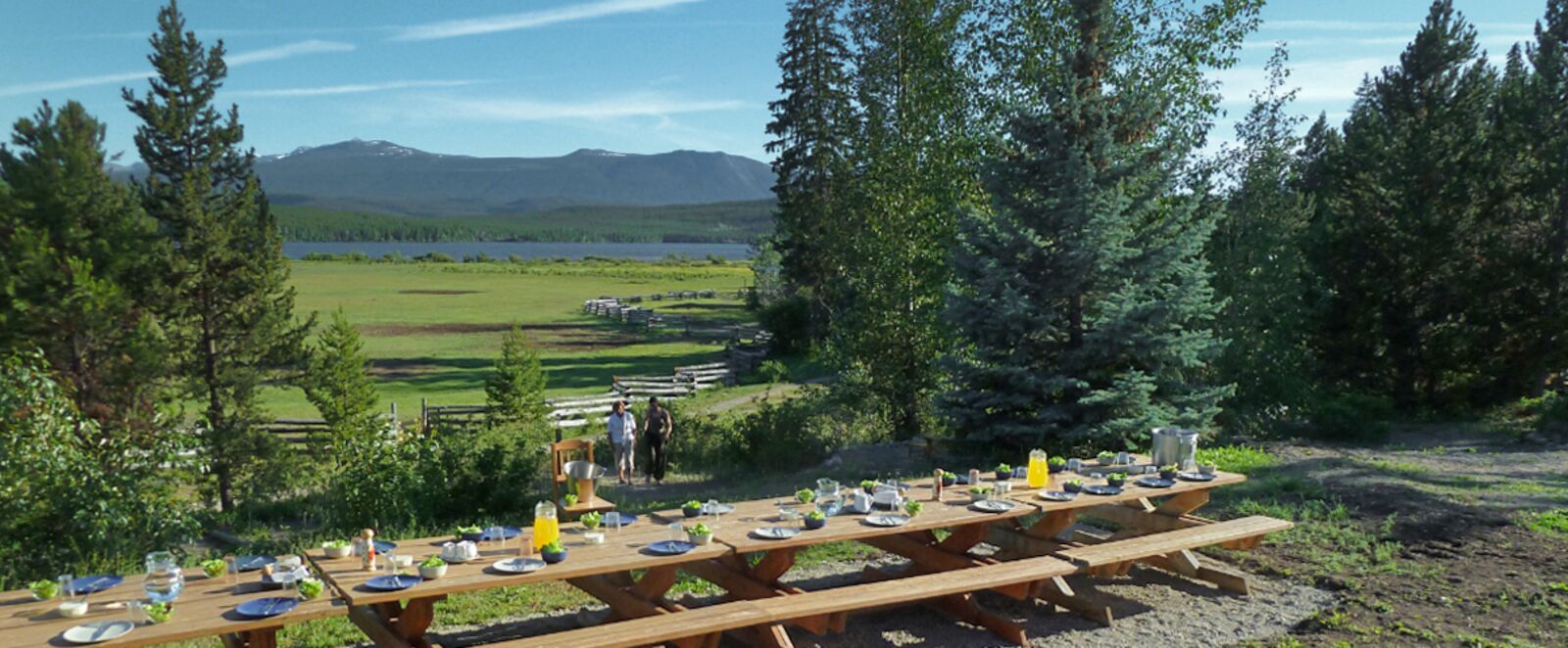 Outdoor Dinner auf der Terra Nostra Guest Ranch in Kleena Kleene, British Columbia