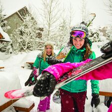 hotel/kanada/britishcolumbia/mountain-village-panorama/allgemein/panorama-mt-village-way-to-lift.cr1336x1335-356x0