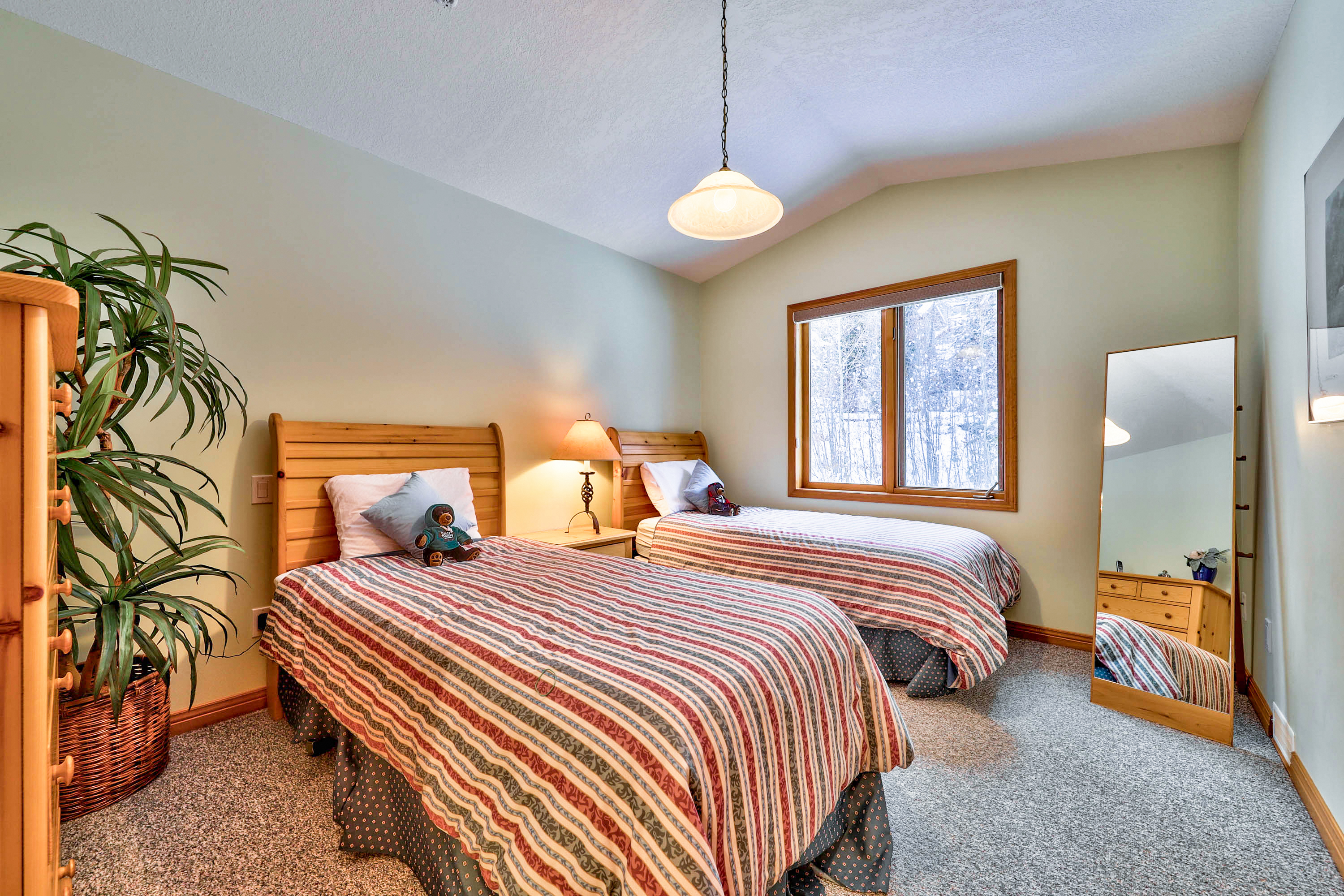 Ein Schlafzimmer im Snow Creek Village Condos in Sun Peaks, British Columbia