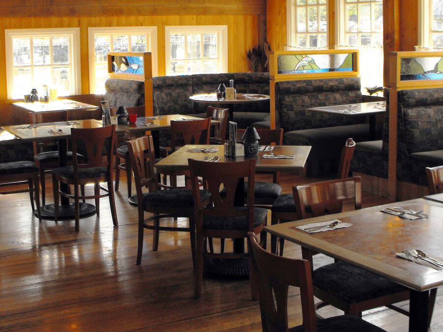 Telegraph Cove Resorts, Restaurant