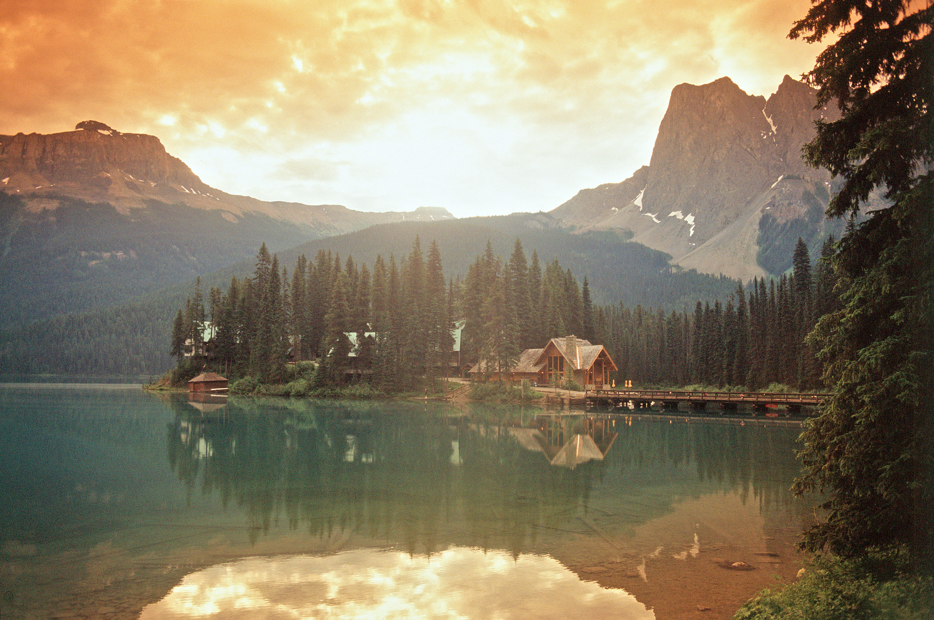 Impression Emerald Lake Lodge