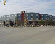 hotel/kanada/nordregionen/northwest-territories/inuvik/mackenzie-hotel/mac-kenzie-hotel-exterior.cr1007x672-0x0