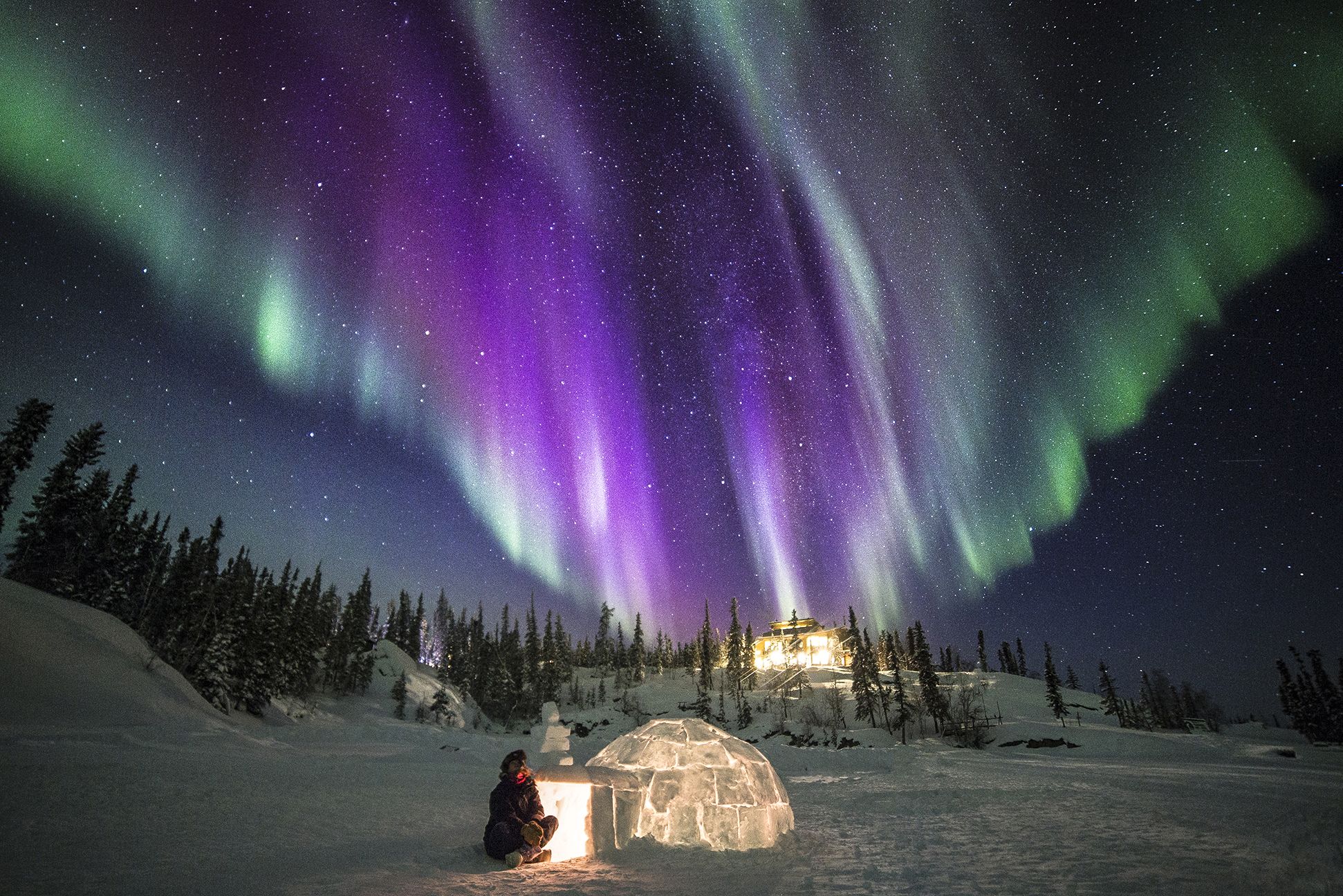 Polarlichter Ã¼ber der Blachford Lake Lodge in Yelloknife