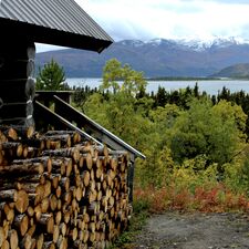 hotel/kanada/nordregionen/yukon/whitehorse/sky-high-wilderness/aurora-cabin/exterior-view-fish-lake.cr3576x3579-0x0