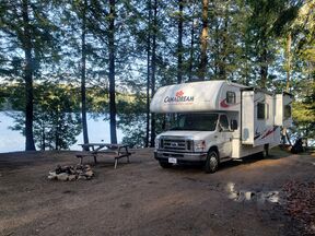 Campen am Wasser im Haliburton Forest & Wild Life Reserve
