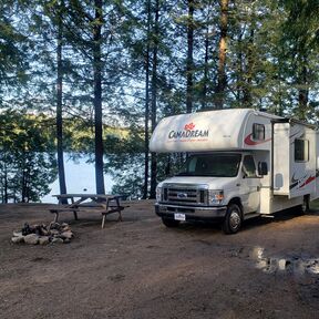 Campen am Wasser im Haliburton Forest & Wild Life Reserve Campen am Wasser im Haliburton Forest & Wild Life Reserve