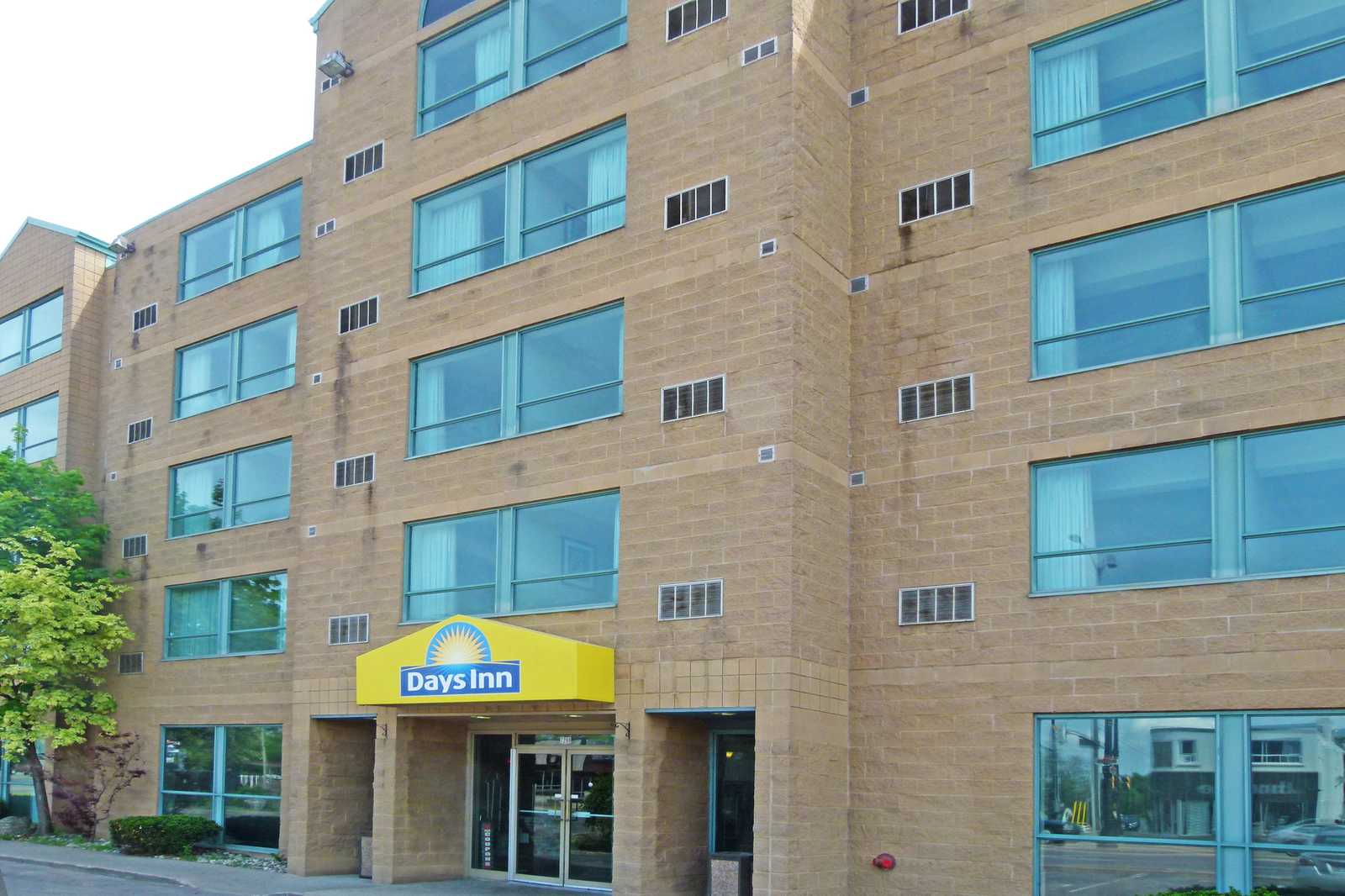 Hotel, Ontario: Days Inn at Lundy's Lane | CANUSA