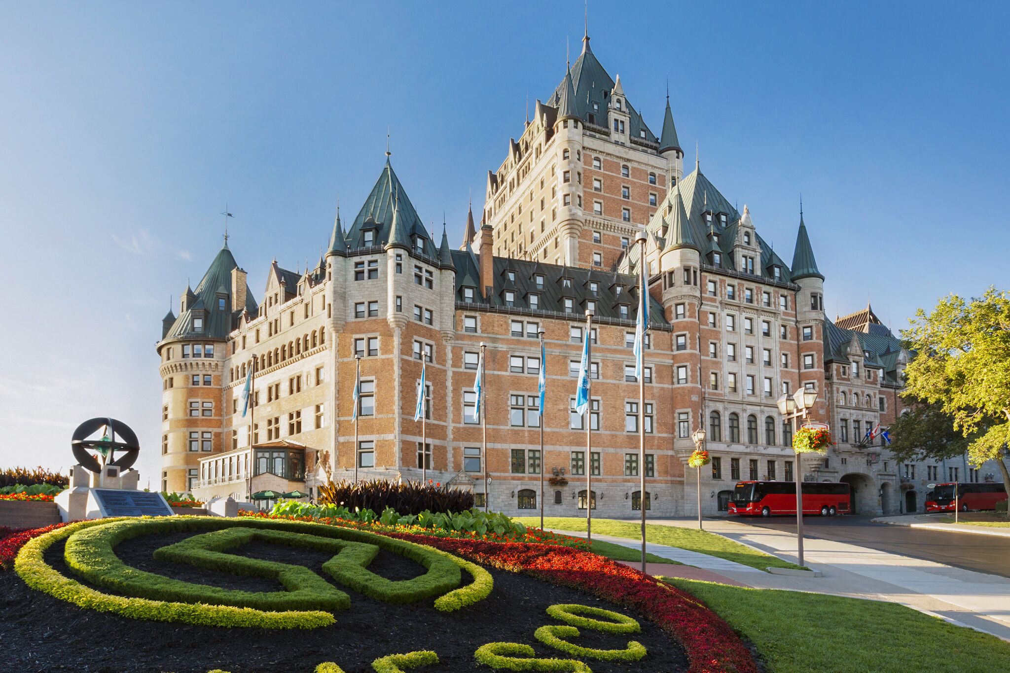 Schöne Aussicht auf das imposante Fairmont Le Chateau Frontenac in Quebec City