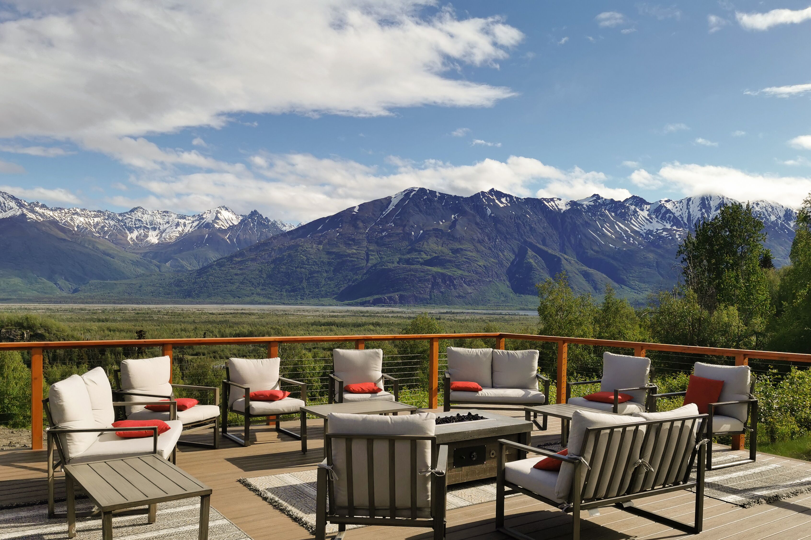 Sonnendeck auf der Glacier Lodge in Alaska