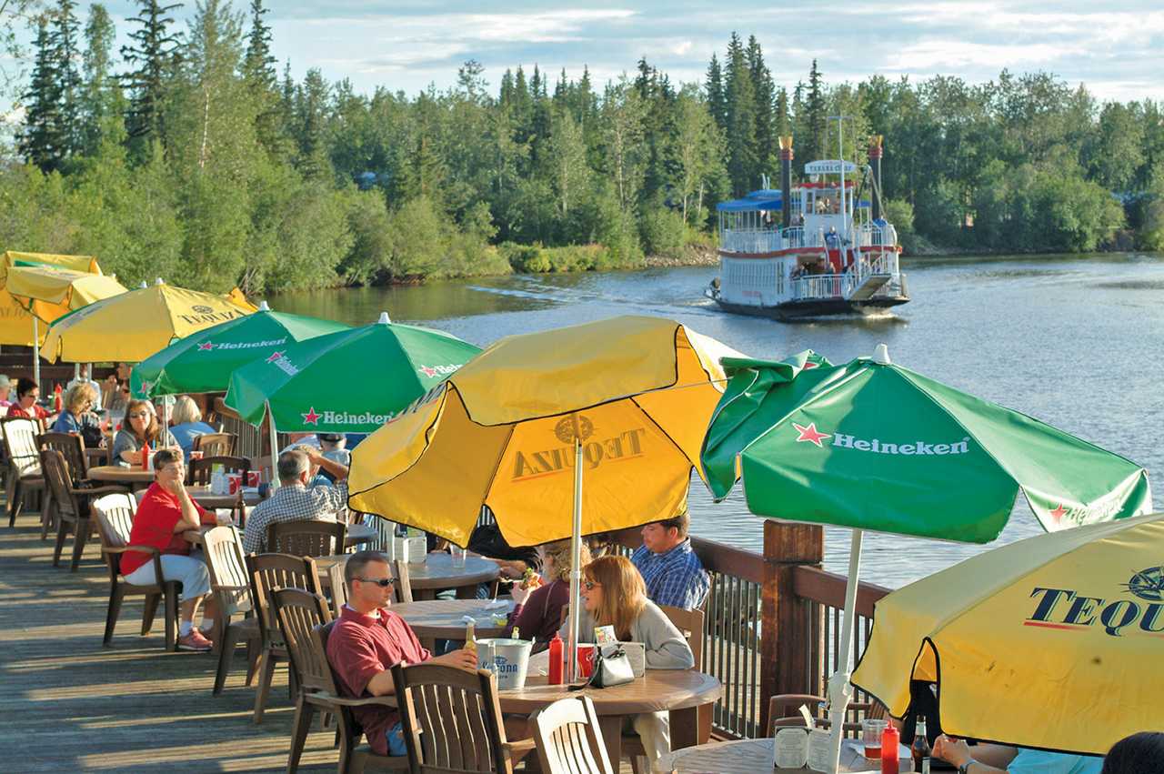 Hotel, Alaska Pike's Waterfront Lodge CANUSA