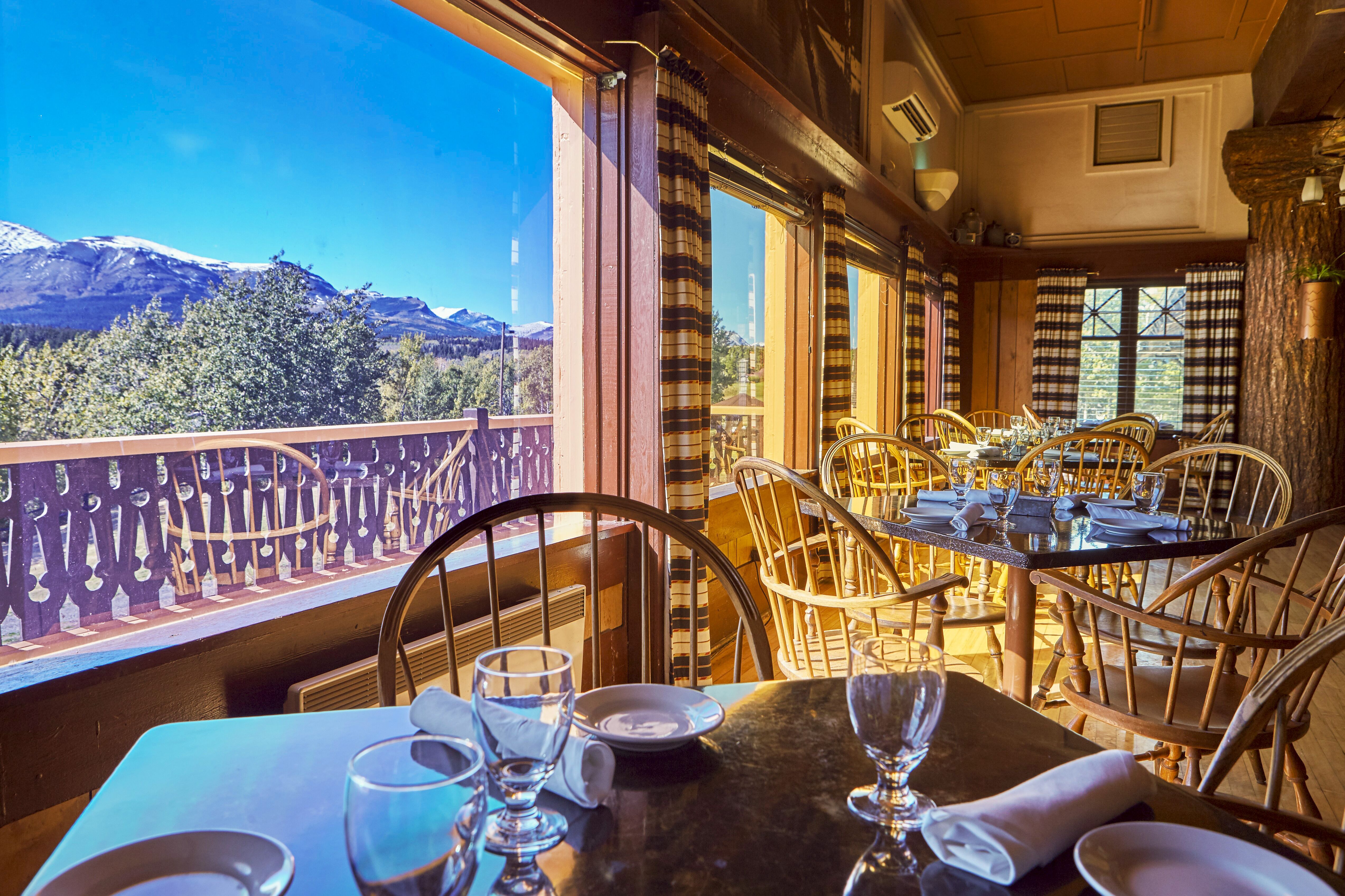 Aussicht vom Restaurant der Glacier Park Lodge im Glacier National Park in Montana