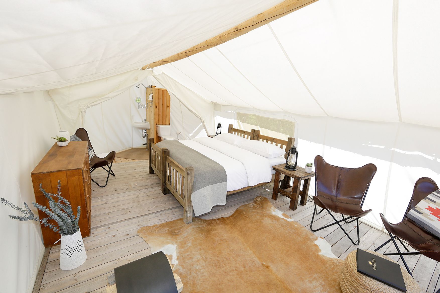 Das Deluxe Zelt im Glacier Under Canvas im Glacier Nationalpark, USA