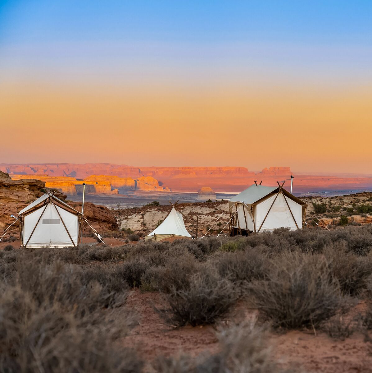 Glamping mit Ausblick bei Under Canvas am Grand Staircase am Lake Powell in Arizona