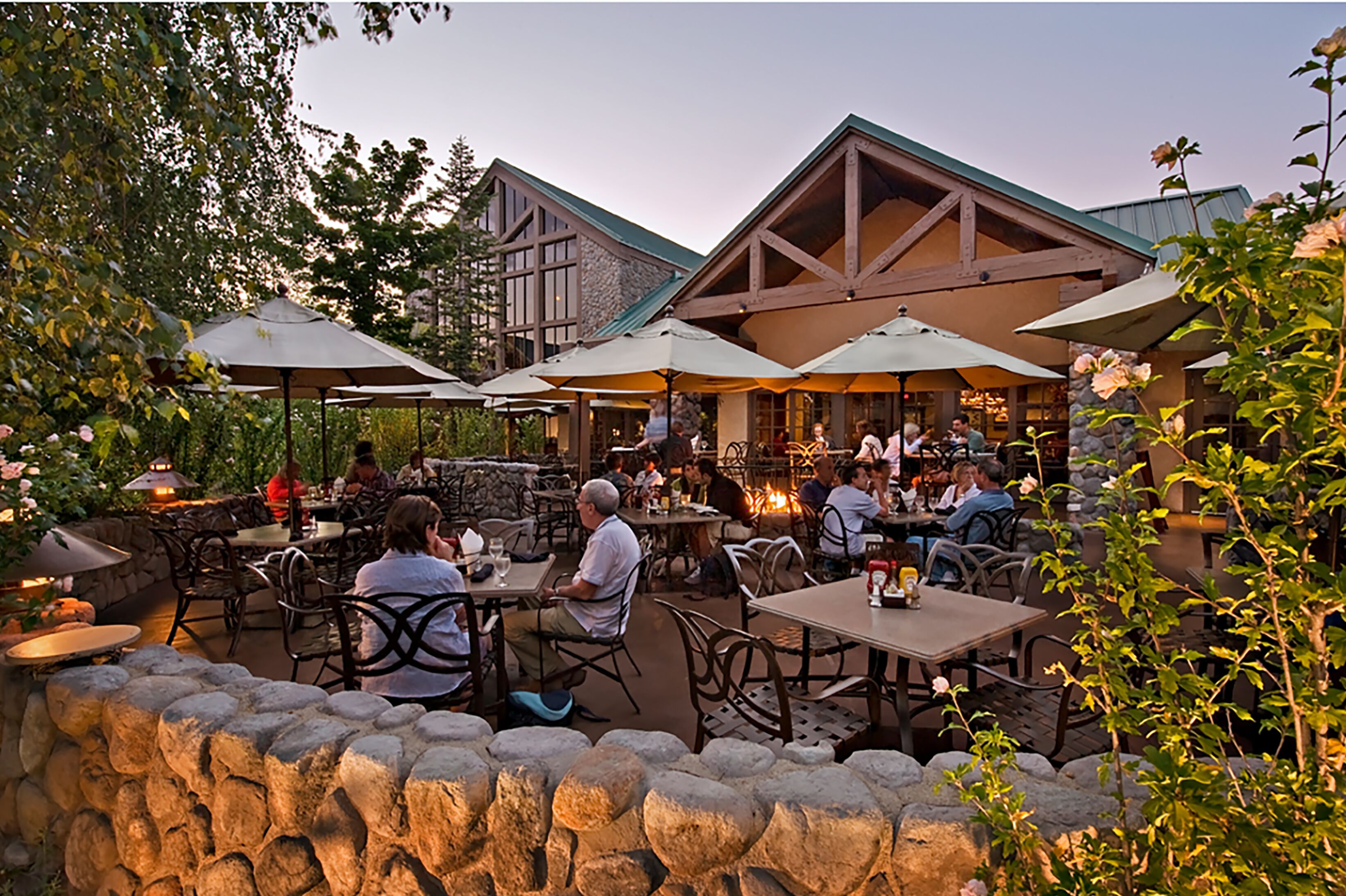 Idyllisches Patio im Tenaya Lodge