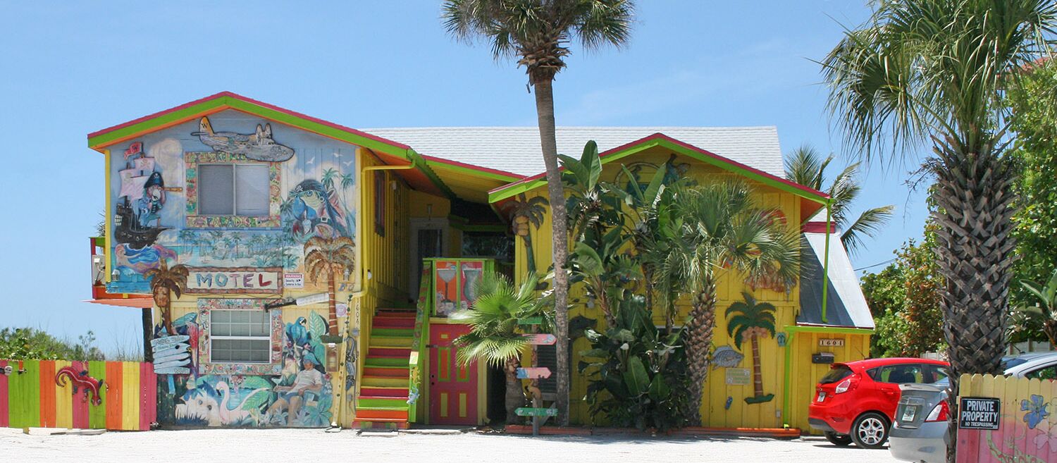 Ein farbenfrohes Motel auf Anna Maria Island in Florida