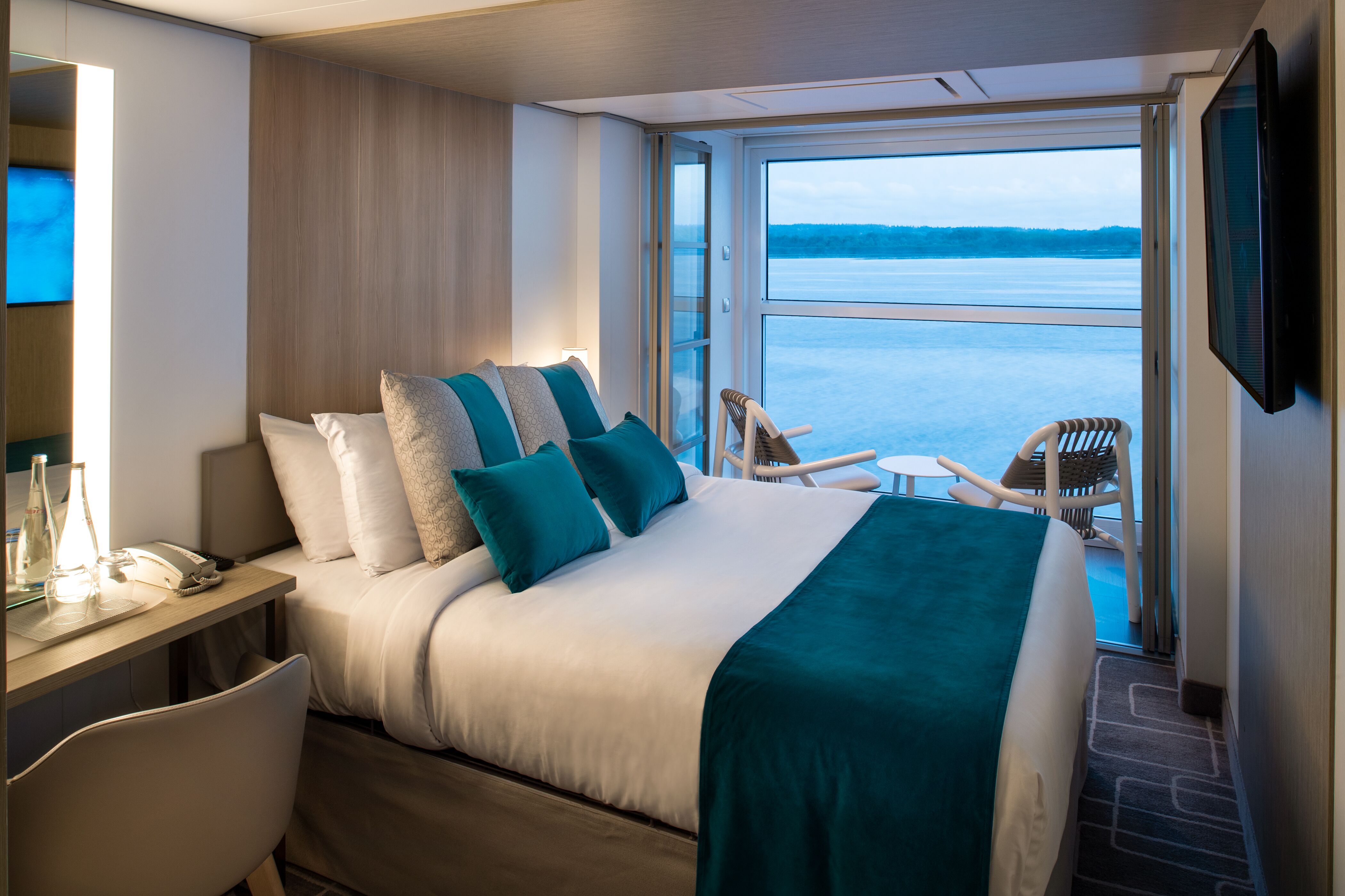 Single Stateroom mit wunderschönen Blick auf das Wasser auf der Celebrity Edge von Celebrity Cruises