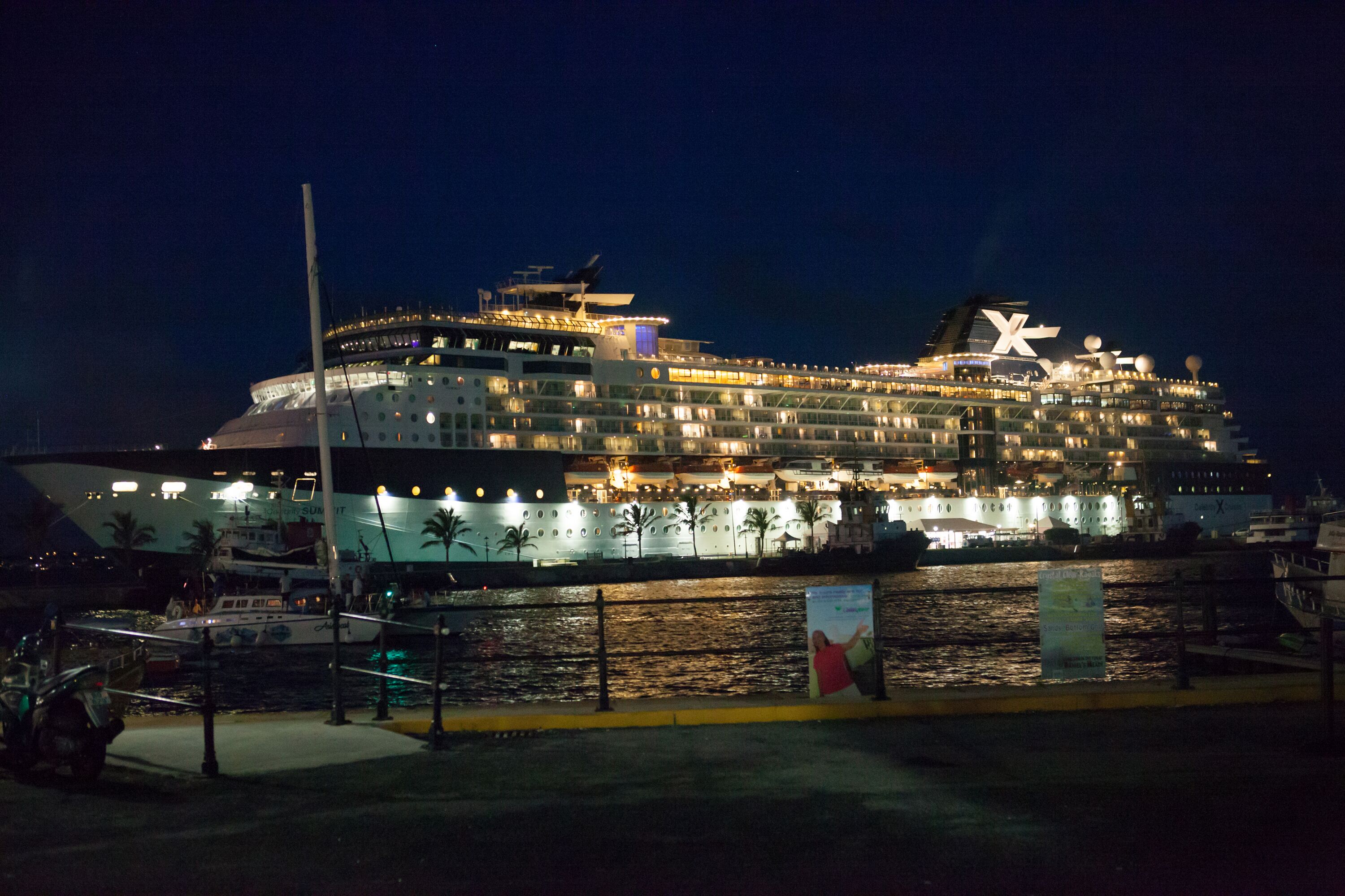 Die Celebrity Summit im Hafen von Bermuda