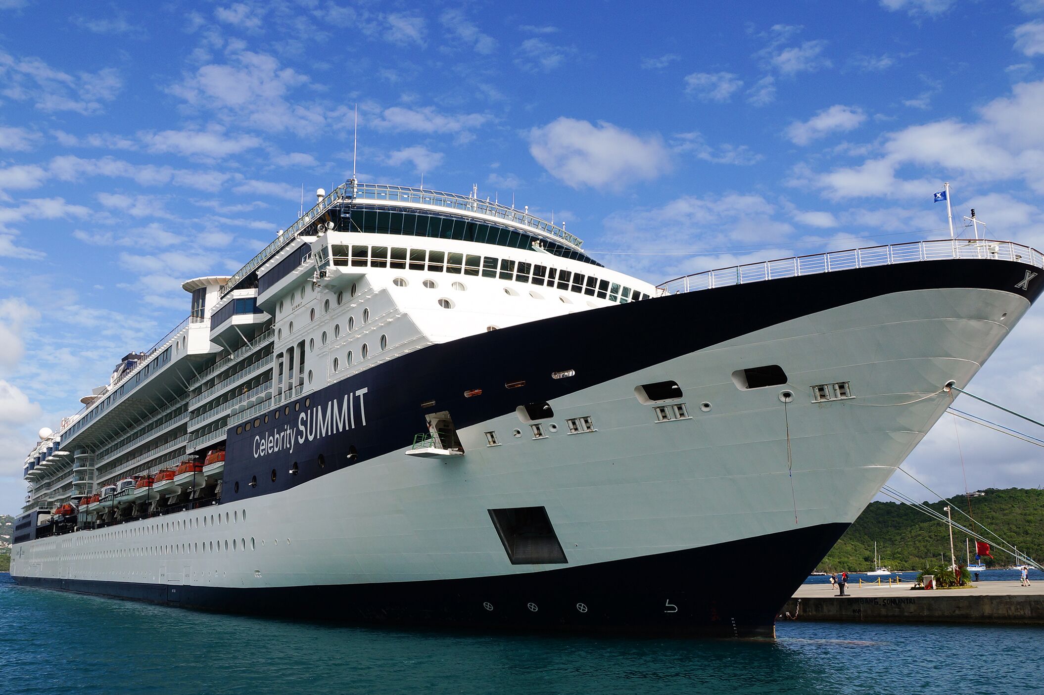 Die Celebrity Summit von Celebrity Cruise Lines im Hafen von St Thomas, Amerikanische Jungferninseln