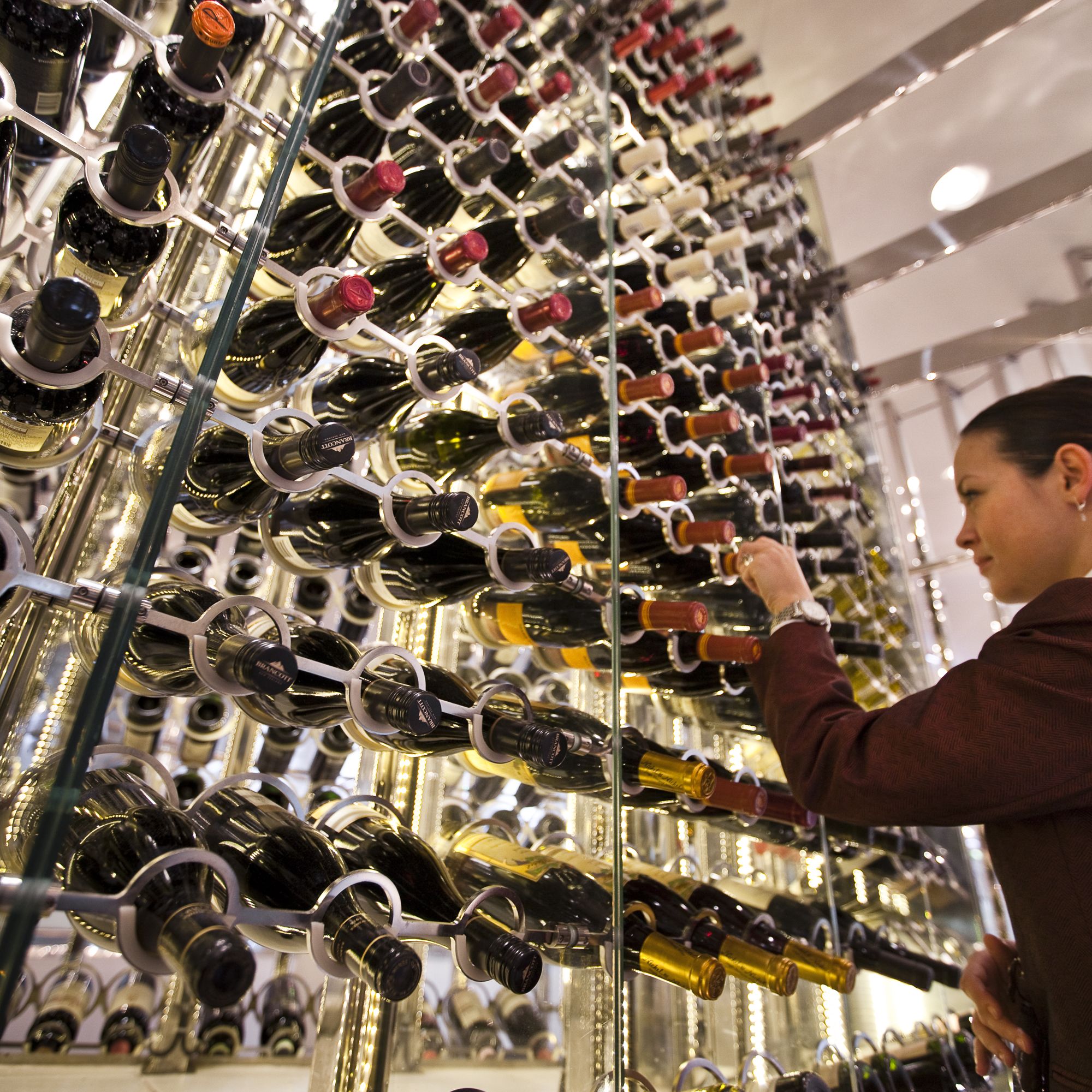 Der Esssaal Grand Epernay mit einem Weinturm